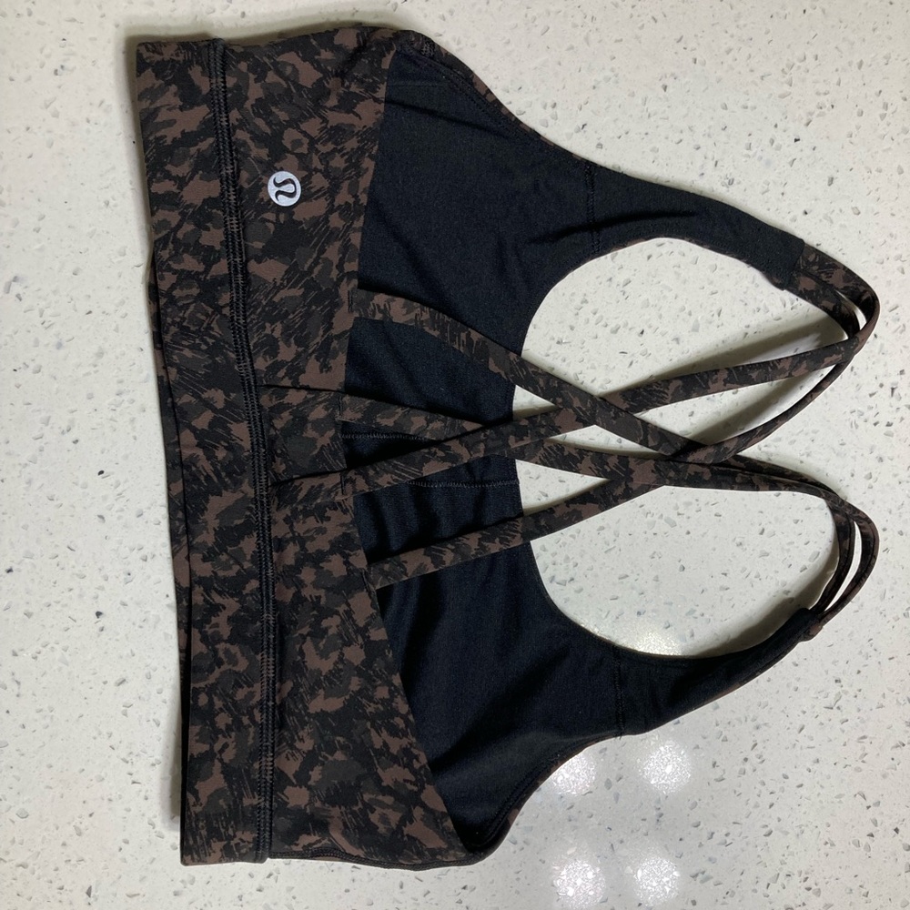 Lululemon Energy Bra Medium Support B/D cups Size 8
